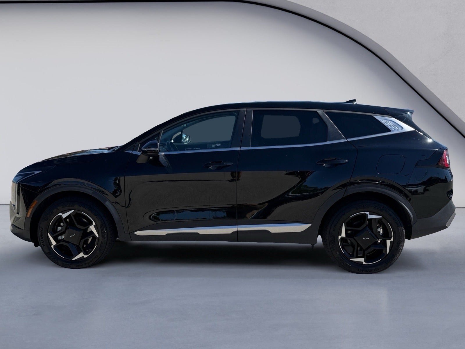 Used 2026 Kia Sportage EX FWD image 2