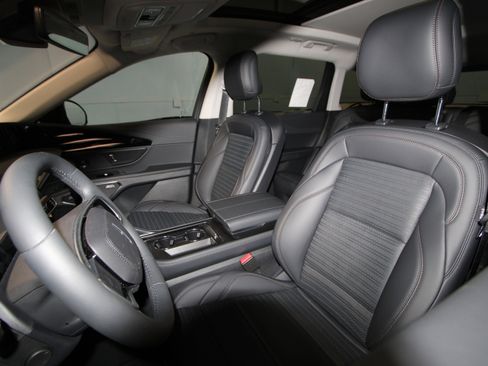 New 2026 Lincoln Nautilus Reserve w/ Jet Appearance Package image 3