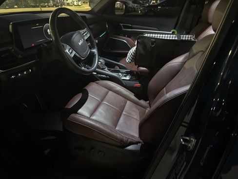 Used 2023 Kia Telluride SX image 5