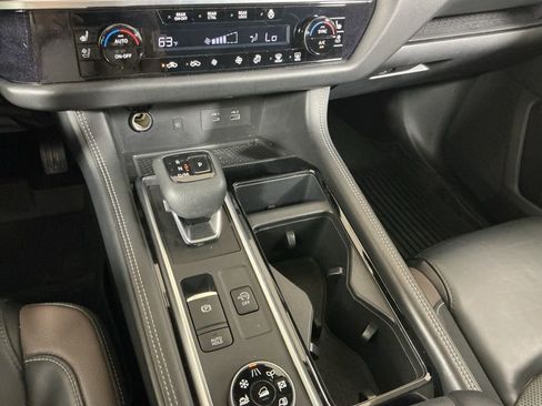 Used 2023 Nissan Pathfinder Platinum image 12