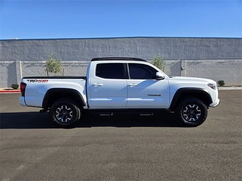 Certified 2018 Toyota Tacoma 4x4 Double Cab image 3