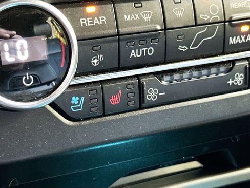 Used 2020 Ford Expedition XLT w/ Equipment Group 202A RWD image 20