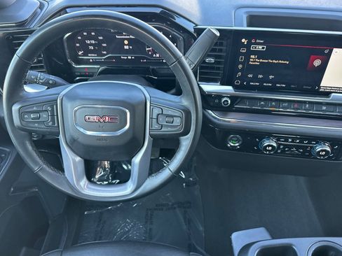 Used 2024 GMC Sierra 1500 SLT image 15