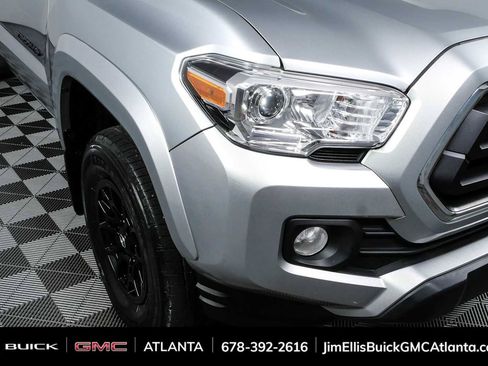Used 2022 Toyota Tacoma SR5 AWD/4WD image 32