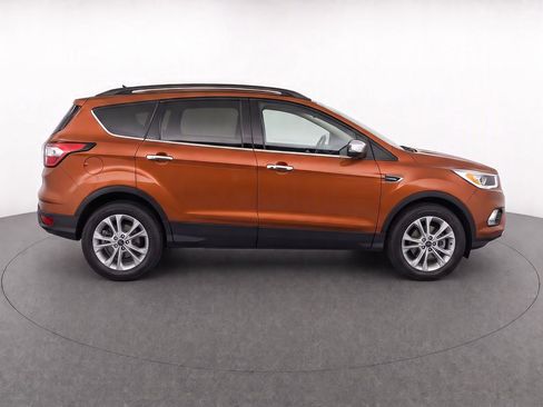 Used 2017 Ford Escape SE w/ Equipment Group 201A FWD image 2