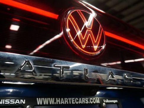 Certified 2025 Volkswagen Atlas Cross Sport SEL Premium R-Line image 49