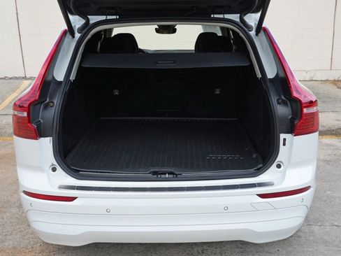Used 2023 Volvo XC60 B5 Core w/ Climate Package FWD image 9