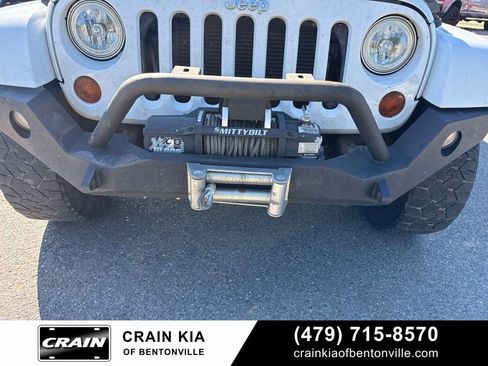 Used 2013 Jeep Wrangler Unlimited Sahara w/ Connectivity Group AWD/4WD image 17