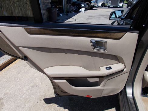 Used 2010 Mercedes-Benz E 350 4MATIC Sedan image 15