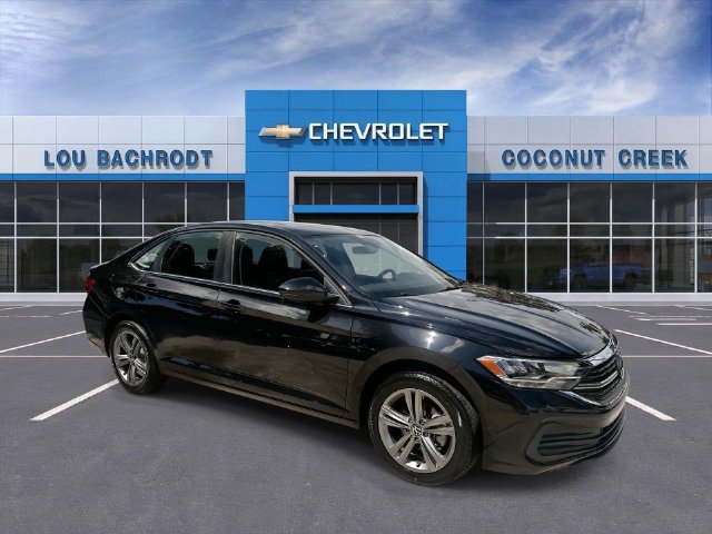 Used 2024 Volkswagen Jetta SE FWD image 2