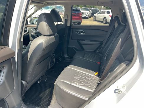 Used 2021 Nissan Rogue Platinum image 13