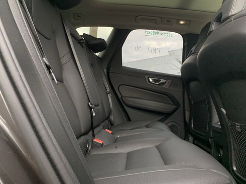 Used 2025 Volvo XC60 B5 Plus image 33