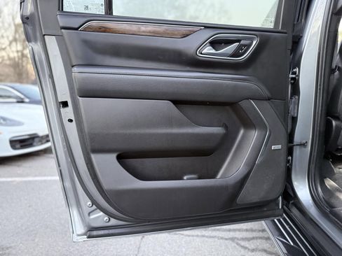 Used 2022 Chevrolet Suburban Premier w/ Premium Package image 32