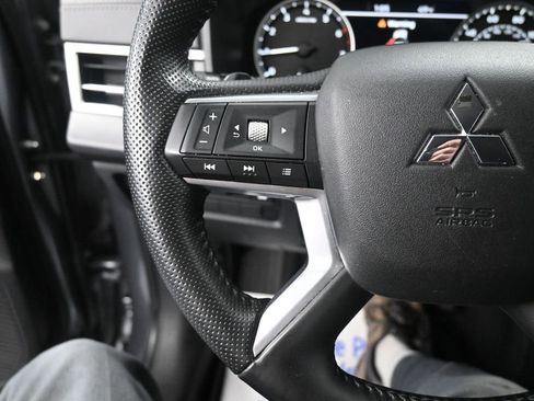 Used 2024 Mitsubishi Outlander SE image 38