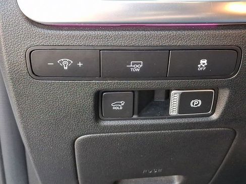 Used 2023 Hyundai Palisade Calligraphy image 32