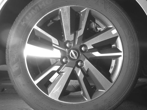 Used 2025 Nissan Versa SV image 15