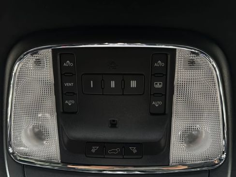Used 2018 Jeep Grand Cherokee SRT AWD/4WD image 34