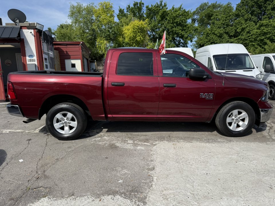 Used 2022 RAM 1500 Classic SLT RWD image 4