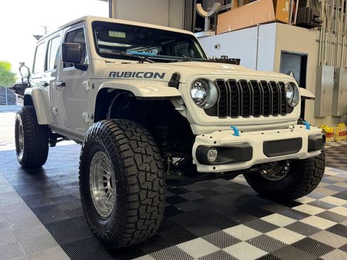 Used 2024 Jeep Wrangler Unlimited Sahara image 4