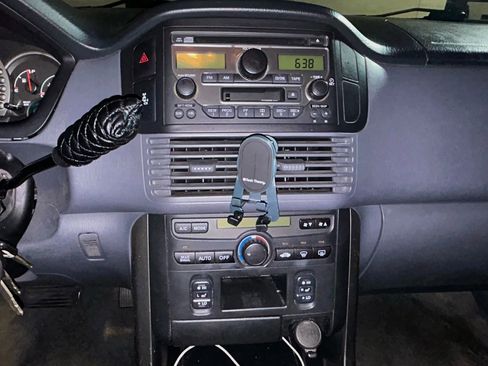 Used 2004 Honda Pilot EX image 10