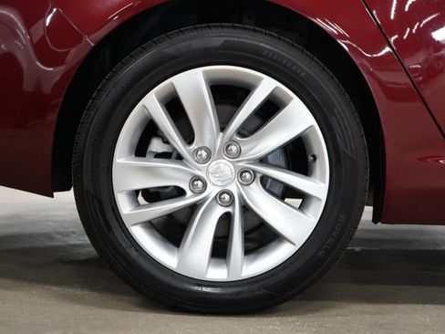 Used 2017 Buick Regal Premium w/ Driver Confidence Package #1 AWD/4WD image 39