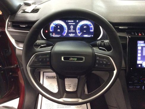 Used 2024 Jeep Grand Cherokee Altitude image 21