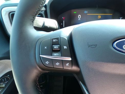 New 2025 Ford Maverick XLT w/ XLT Luxury Package FWD image 17