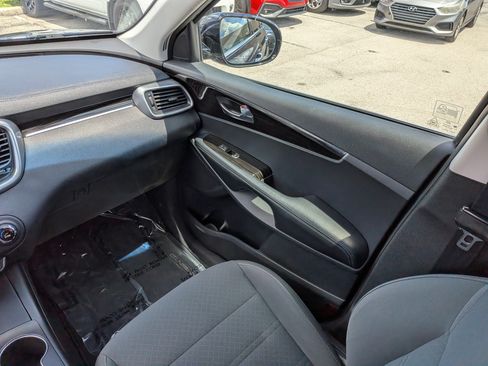 Used 2019 Kia Sorento AWD w/ LX Convenience Package image 18