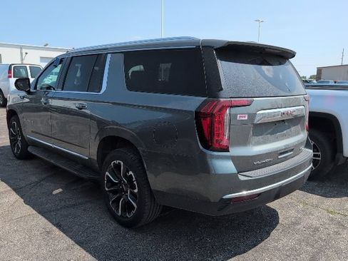 Used 2023 GMC Yukon XL SLT AWD/4WD image 2