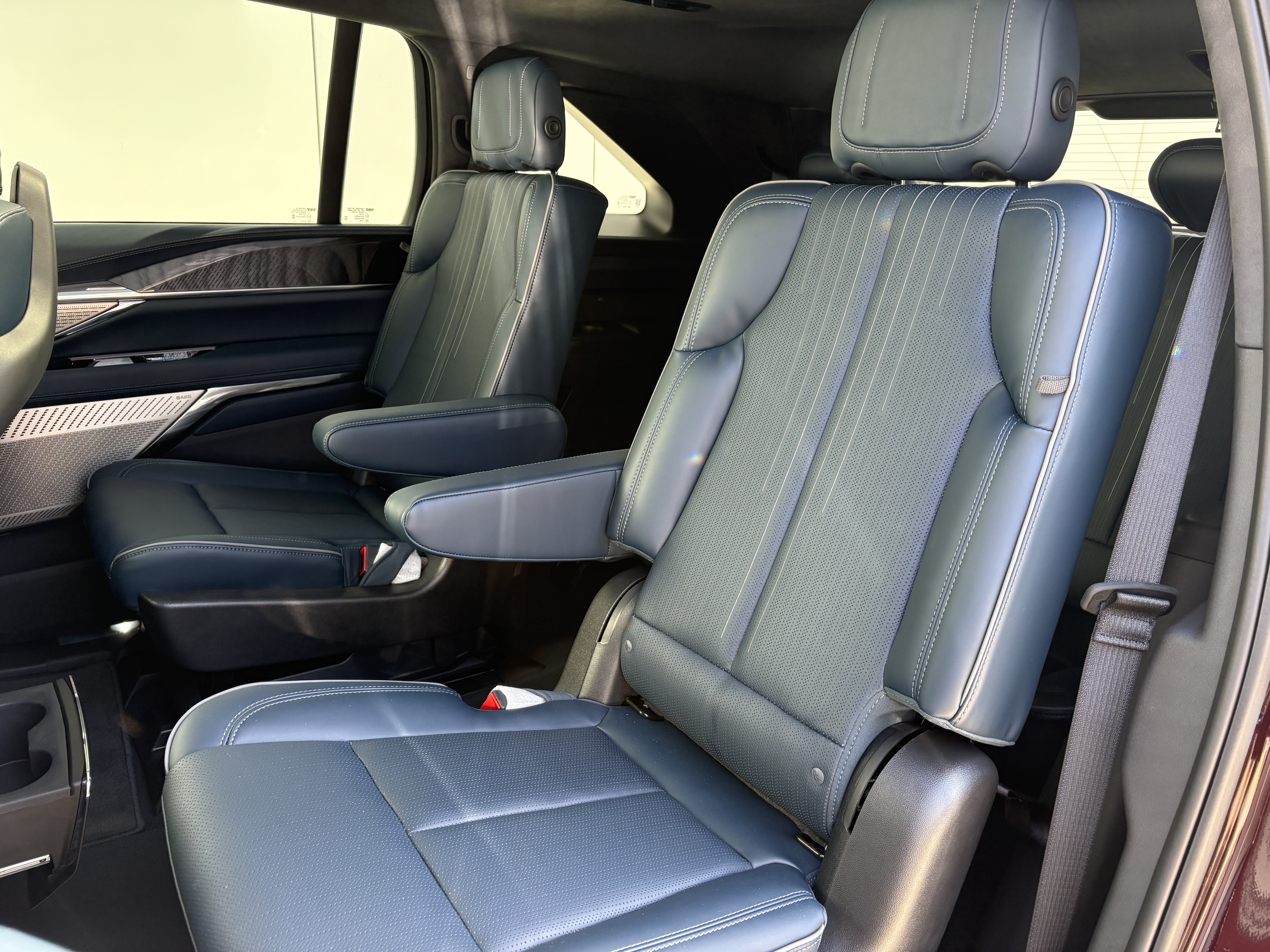 New 2025 Cadillac Escalade IQ Sport 2 w/ LPO, ONYX Package AWD/4WD image 13