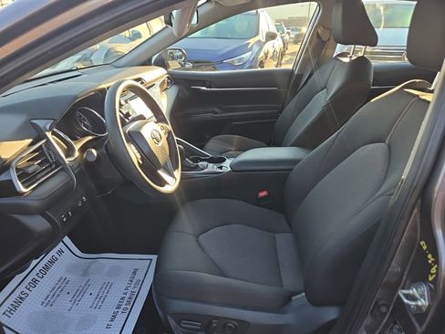 Used 2020 Toyota Camry LE image 9