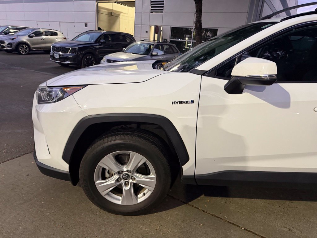 Used 2020 Toyota RAV4 XLE w/ XLE Grade Weather Package AWD/4WD image 8