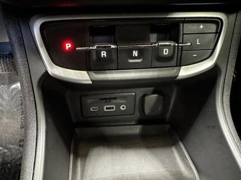 Used 2024 GMC Terrain SLT image 9