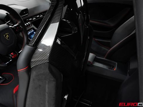 Used 2021 Lamborghini Huracan EVO RWD image 40