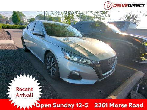 Used 2021 Nissan Altima 2.5 SV w/ SV Premium Package FWD image 1