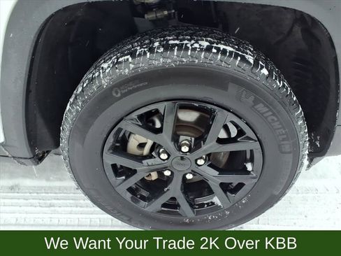 Used 2024 Jeep Grand Cherokee Altitude image 23