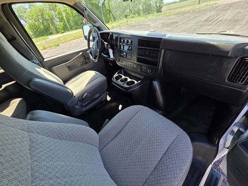 Used 2020 Chevrolet Express 3500 LT w/ LT Preferred Equipment Group RWD image 13
