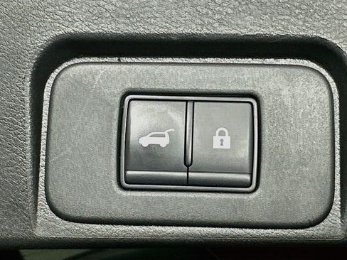 Used 2025 Nissan Rogue SV AWD/4WD image 29
