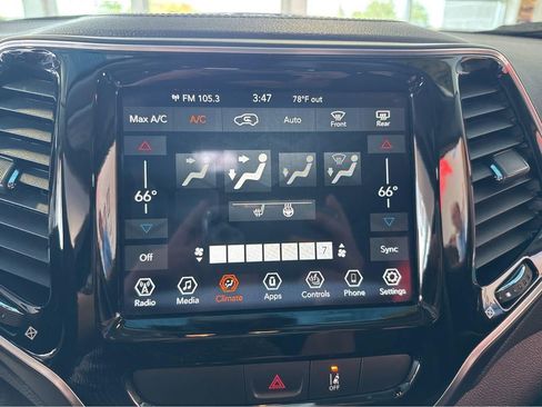 Used 2022 Jeep Cherokee Limited AWD/4WD image 25