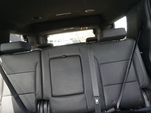 Used 2022 Chevrolet Tahoe Z71 w/ Z71 Off-Road Package AWD/4WD image 16