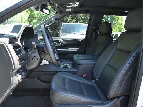 Used 2023 Chevrolet Suburban Z71 w/ Luxury Package AWD/4WD image 14