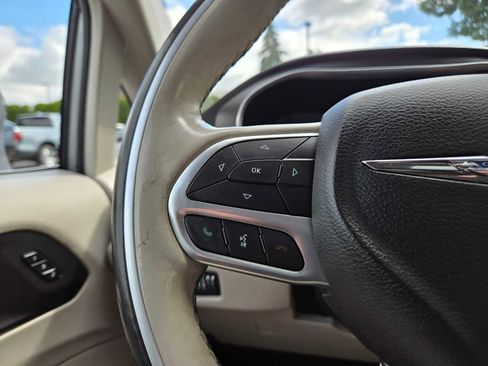 Used 2020 Chrysler Pacifica Limited FWD image 35