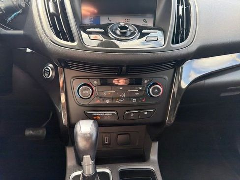 Used 2017 Ford Escape Titanium image 19