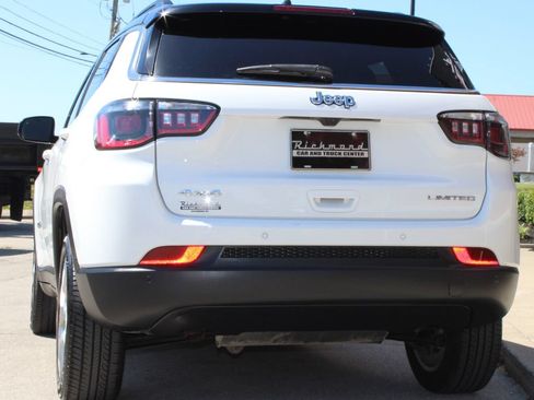 Used 2025 Jeep Compass Limited AWD/4WD image 3