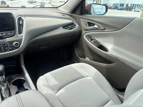 Used 2021 Chevrolet Malibu LT FWD image 16