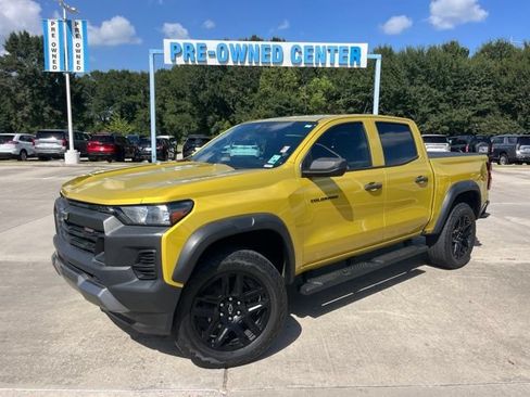 Used 2023 Chevrolet Colorado Trail Boss w/ Advanced Trailering Package AWD/4WD image 2