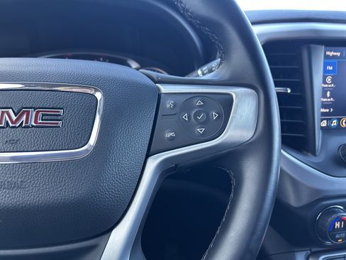 Used 2023 GMC Acadia SLT image 14