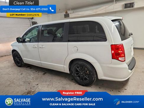 Used 2019 Dodge Grand Caravan SE FWD image 3