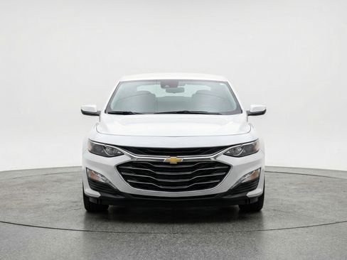 Used 2024 Chevrolet Malibu LT image 2
