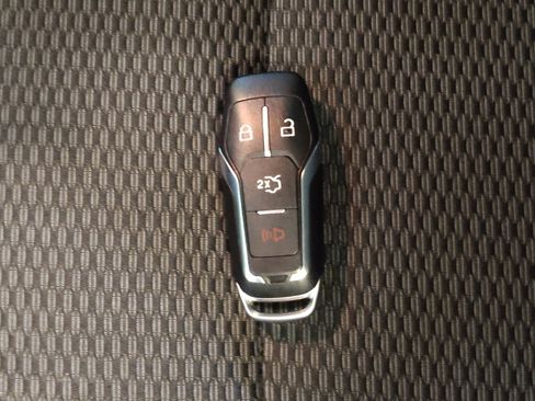 Used 2016 Ford Explorer XLT image 32